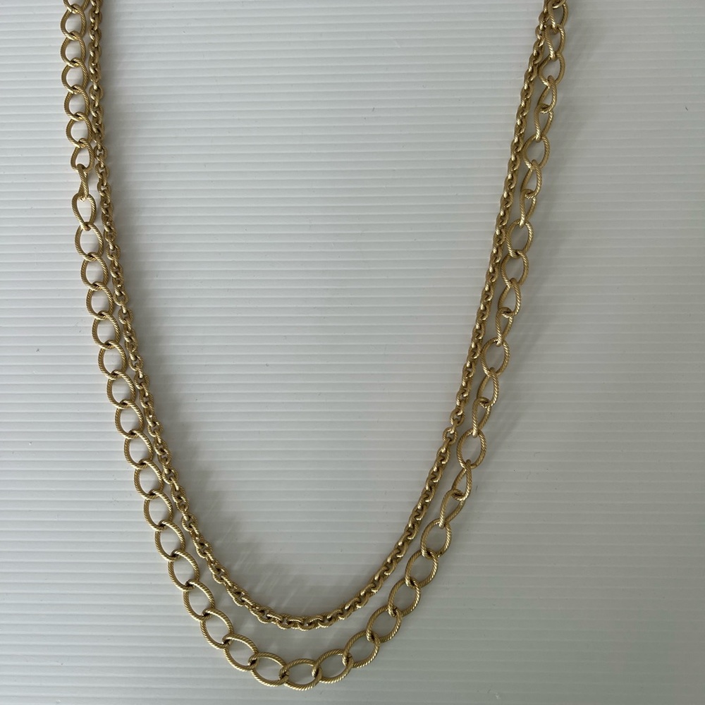 Beautiful Stella & dot gold necklace